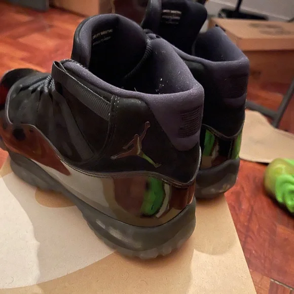 Black Cap and Gown Jordan 11 - Picture 3 of 4